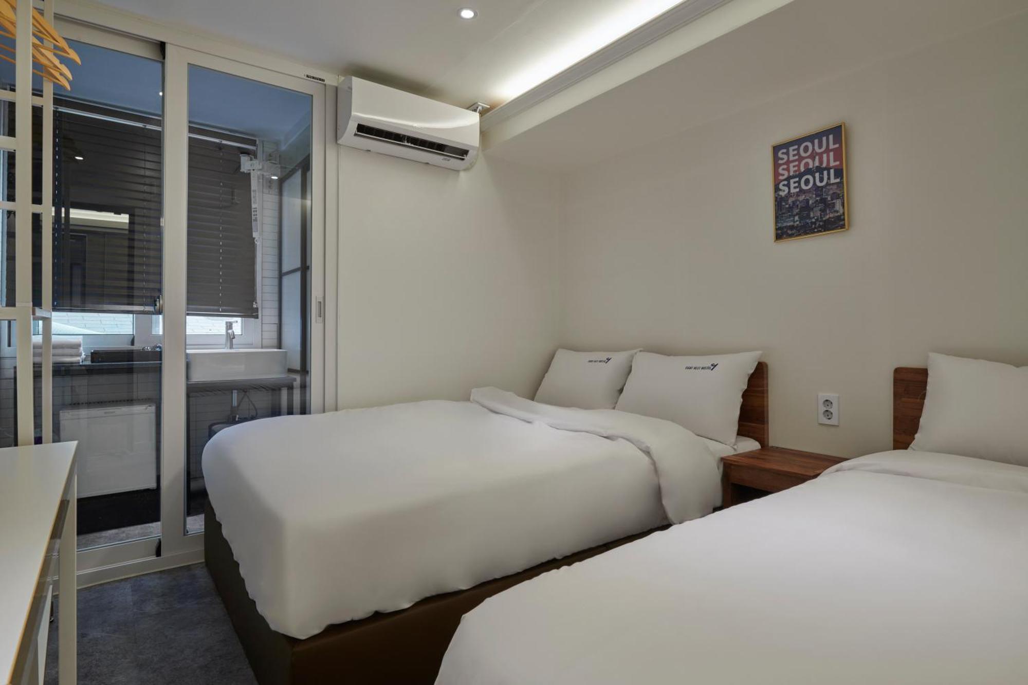 Eight Rest Hostel Myeongdong Сеул Экстерьер фото