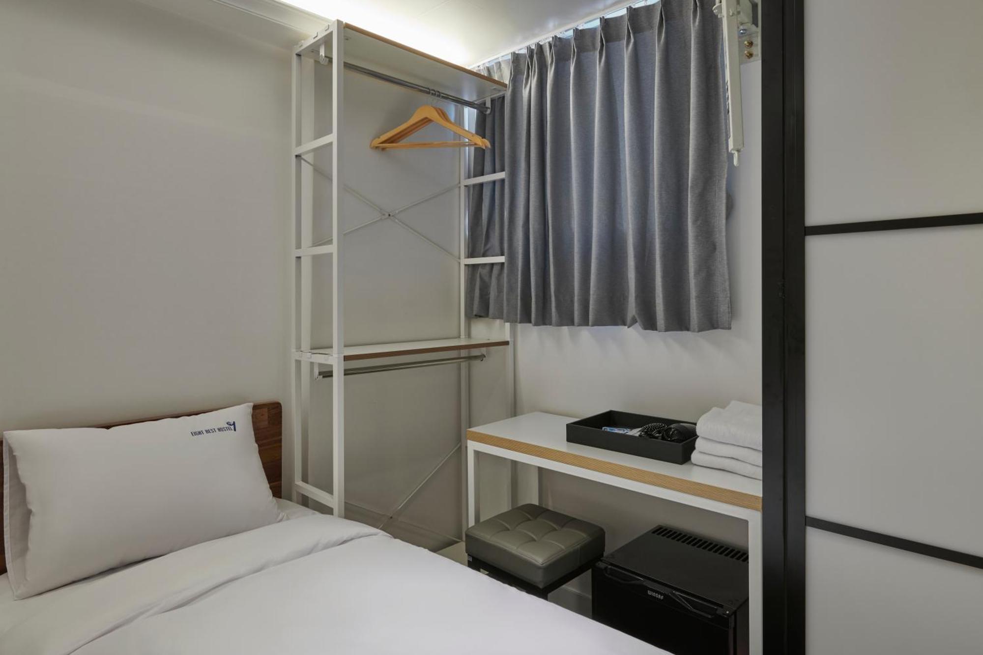 Eight Rest Hostel Myeongdong Сеул Экстерьер фото
